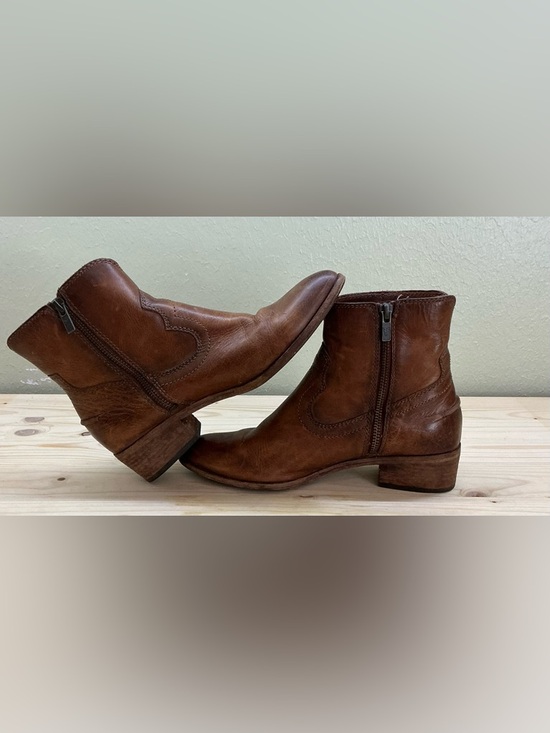Frye Shoes - Frye Claire Bootie Side Zipper Size 7M Leather Semi-Pointed Toe Stacked Heel